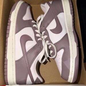 Nike Kids Sneakers in Mauve and White